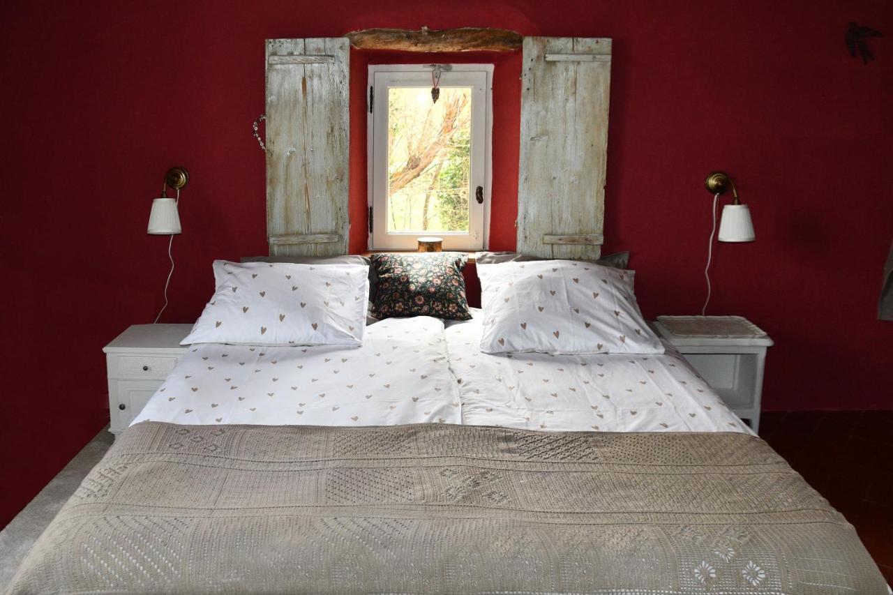 Mas Lou Parpaioun Bed and Breakfast Crestet Exteriör bild