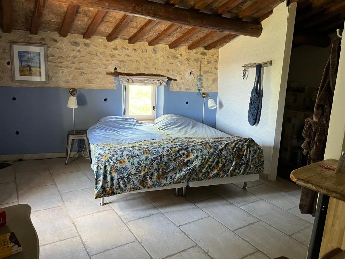 Mas Lou Parpaioun Bed and Breakfast Crestet Exteriör bild